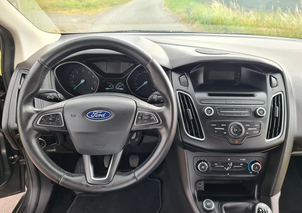 Ford Focus cena 32900 przebieg: 102000, rok produkcji 2015 z Sztum małe 211